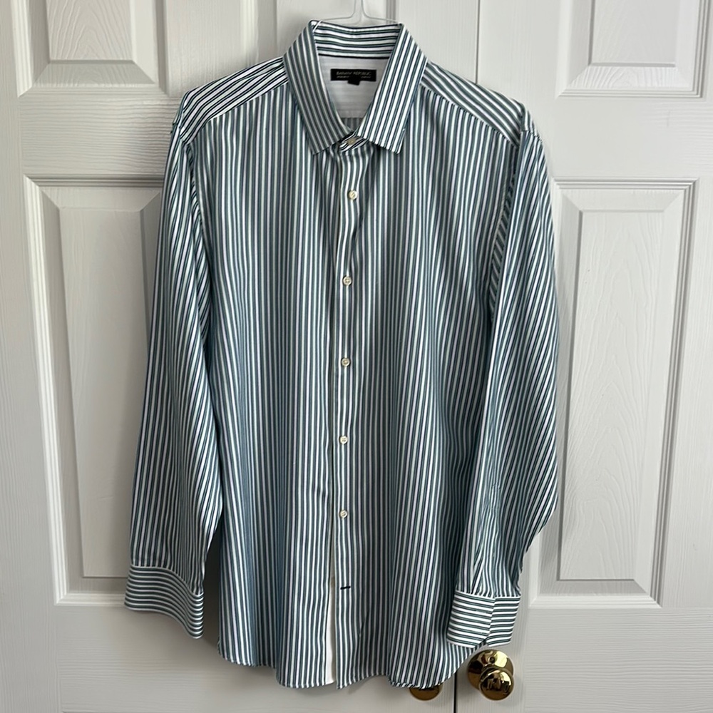 Banana Republic XL SLIM FIT Blue and White Dress Shirt